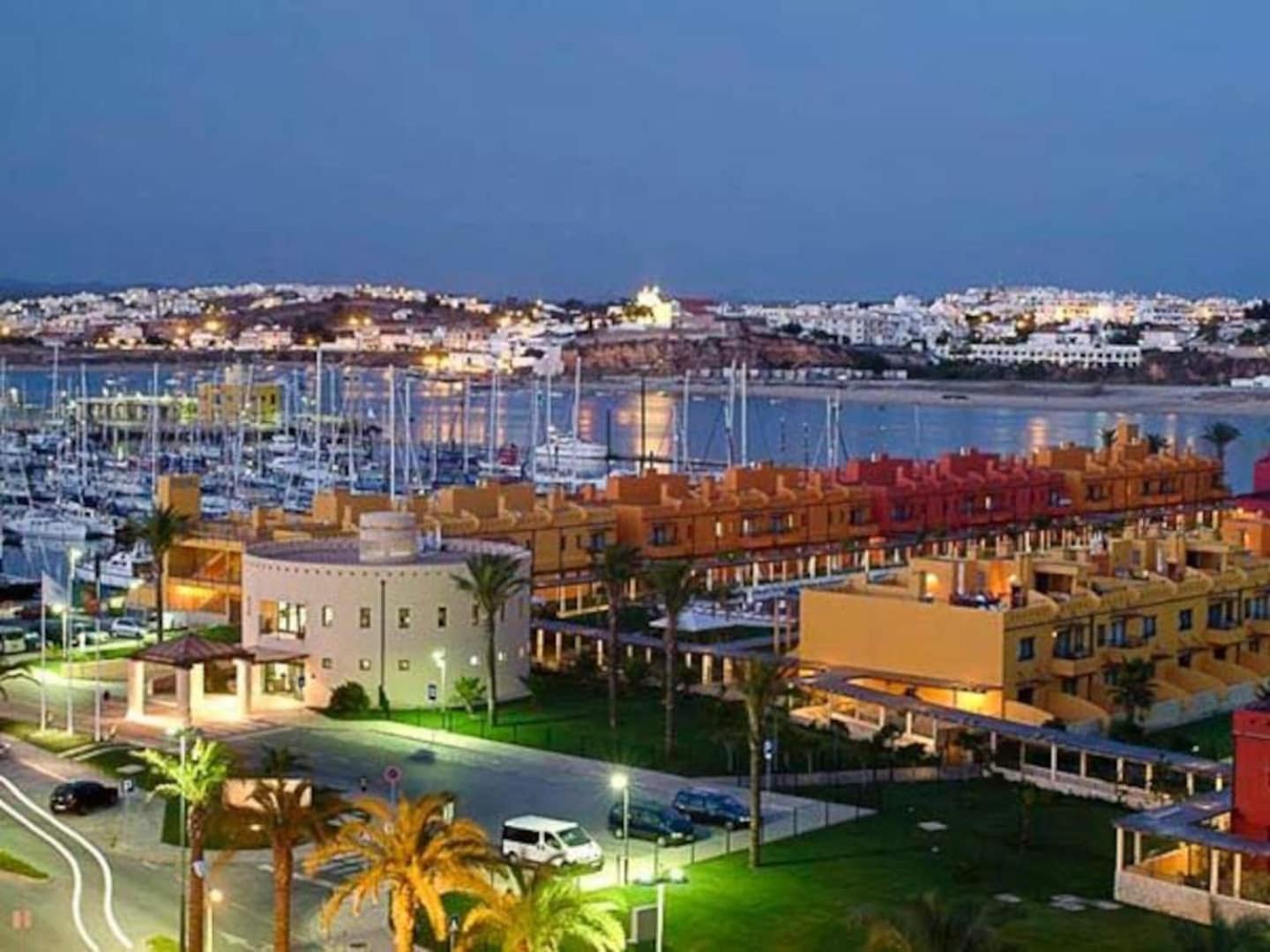 Spacious&Bright2Bedroom Apt Near Beaches,Sleeps 6 بورتيماو المظهر الخارجي الصورة